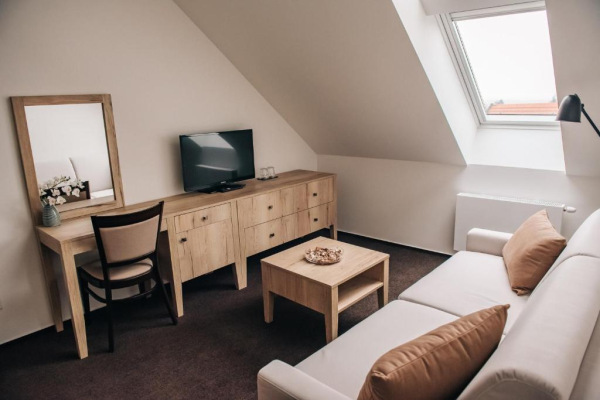 Krone - Penzión, Svätý Jur 7