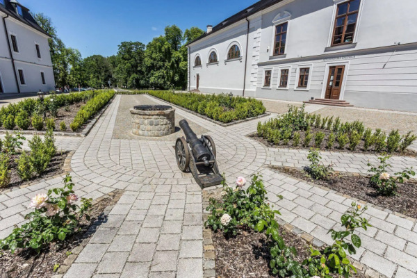 Château Appony, Oponice 5